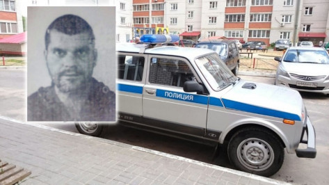 Воронежские силовики объявили в розыск обвиняемого в убийстве семьи в переулке Здоровья