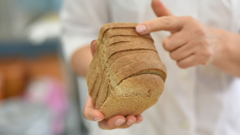 Воронежские санврачи сняли с продажи 53 кг просроченного хлеба и кондитерских изделий