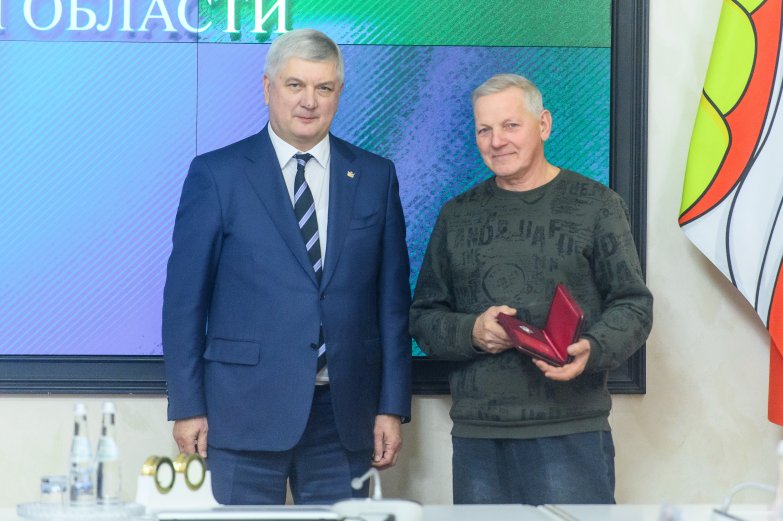 ВРУЧЕНИЕ НАГРАД В ПРАВИТЕЛЬСТВЕ