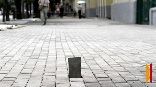 УК выплатила 80 тыс рублей воронежскому музыканту из-за плохо уложенной тротуарной плитки