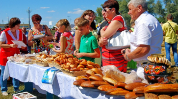 Бутурлиновские пекари представили свою продукцию на областном фестивале хлеба