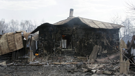 В Воронежской области сгорели два дома в заброшенном поселке