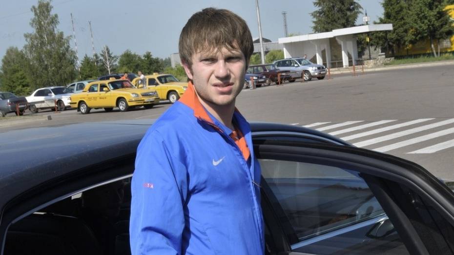 Полиция заподозрила 2 воронежцев в обмане футболиста Ивана Саенко на 150 млн рублей