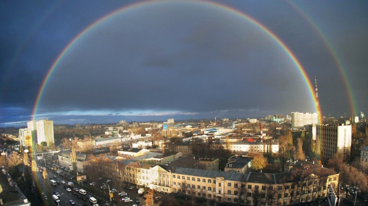 Фото радуги в городе