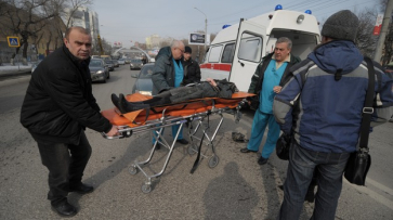 В Воронеже у автобусной остановки ПАЗ сбил двух пешеходов