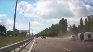 Появилось видео момента ДТП с маршрутной «Газелью» и Audi в Воронеже