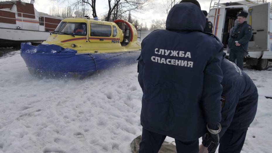 Рыбак провалился под лед Воронежского водохранилища
