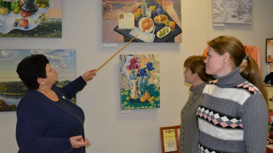 В Богучаре открылась выставка картин местного художника