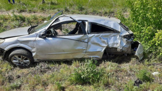Opel Astra вылетел в кювет в Воронежской области: водитель погиб