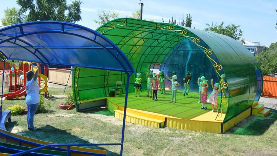 В Подгоренском детском саду построили летний театр