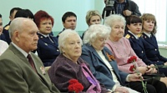 Воронежские следователи поздравили своих ветеранов с Днем Победы