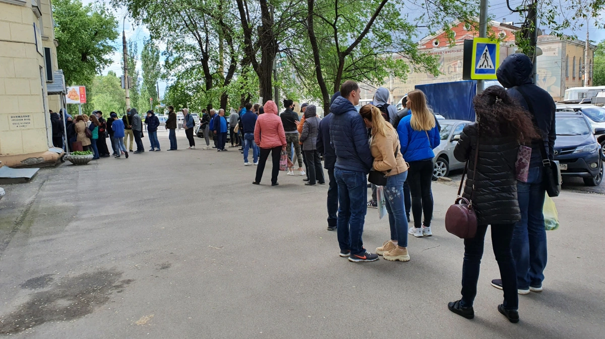 Воронежцы. Воронежский областной наркодиспансер. Наркологический диспансер Воронеж. Очередь в наркодиспансере. Наркологический диспансер очередь.