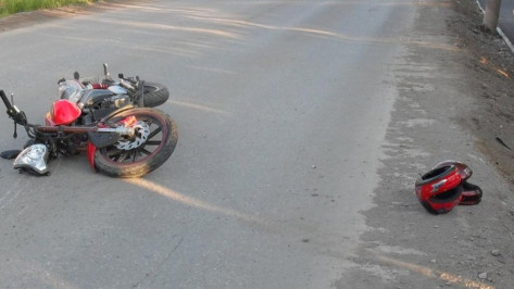 Мотоциклист погиб при ударе о водосток в Воронежской области