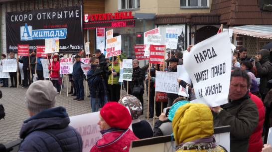 «Нам надо просто доработать до пенсии». В Воронеже прошел пикет против сноса рынков