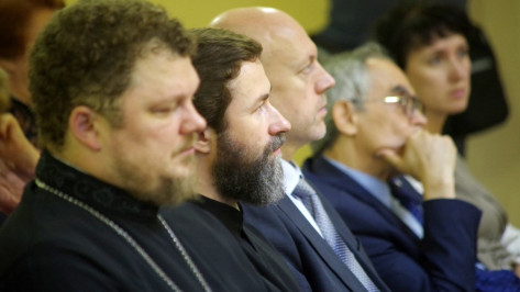 На конгрессе духовно-нравственного воспитания в Воронеже обсудили разводы и сожительство