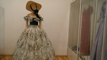 В хохольском музее откроется выставка бальных платьев «История в костюмах»
