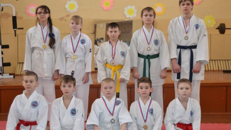 Верхнехавские каратисты завоевали восемь медалей на областном турнире
