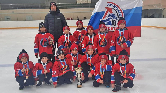 Лискинские хоккеисты победили в межрайонном турнире