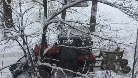 В Воронеже расчистили двор после инцидента с завязшей в снегу машиной «скорой» 