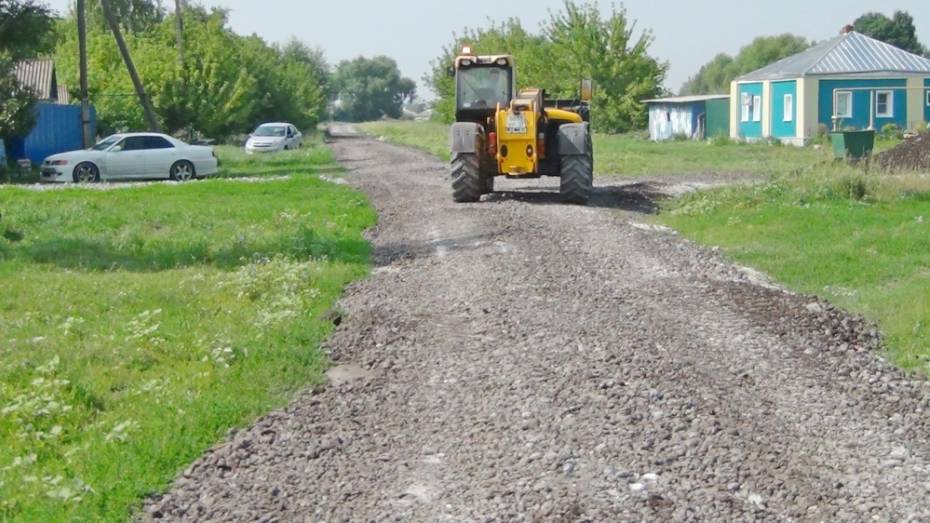 В репьевском селе общественники отремонтировали дороги
