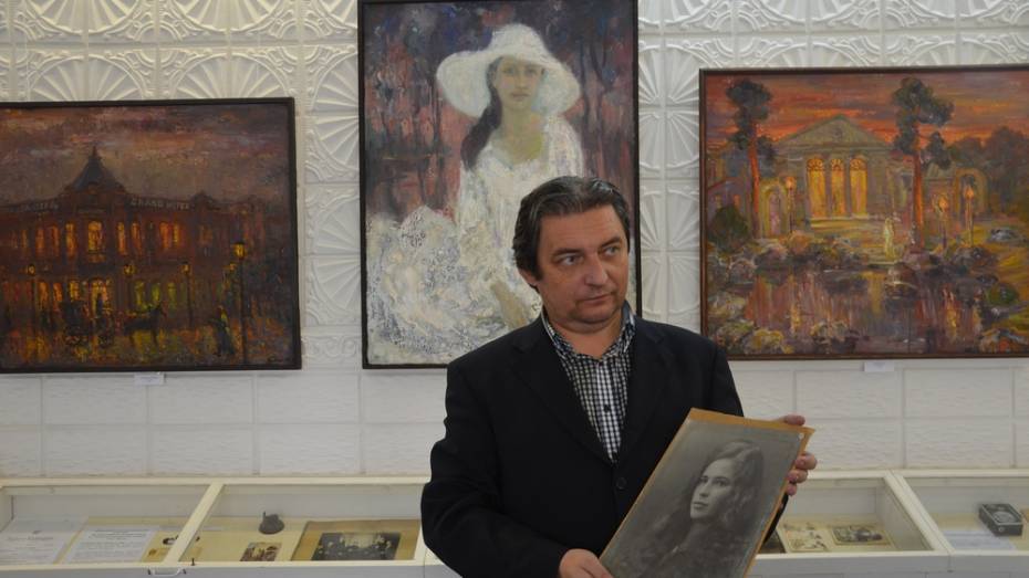 В Павловске открылась выставка «Женские образы в фотографиях»