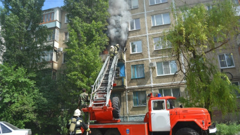 В многоквартирном доме в Павловске произошел пожар