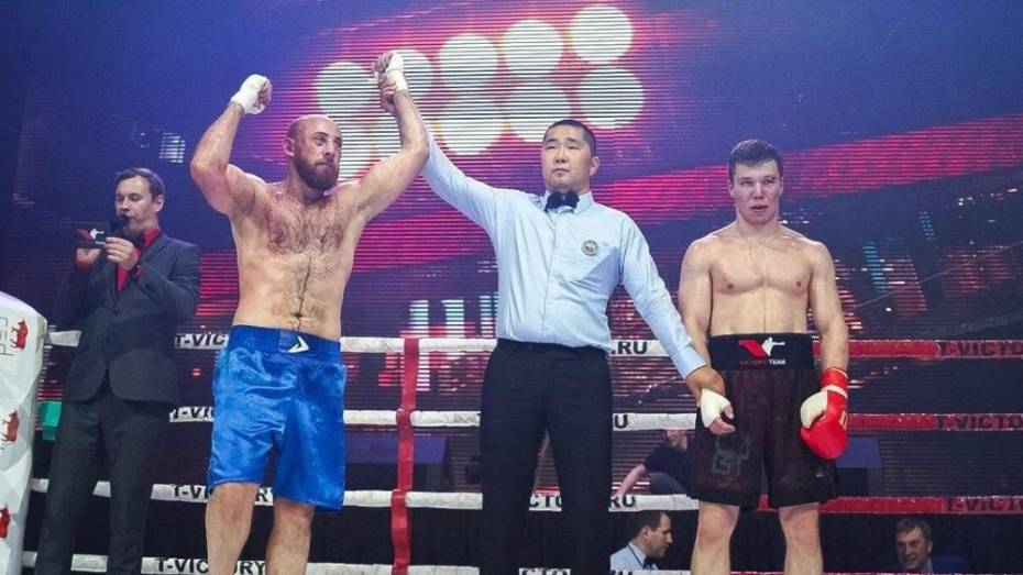 Хохольский боксер выиграл бой на международном профессиональном турнире