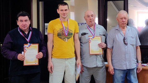 Россошанцы победили на шахматном турнире в Боброве