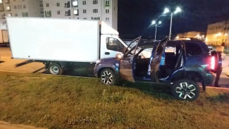 Полицейские поделились подробностями ДТП в воронежском ЖК «Озерки», где внедорожник сбил 2 пешеходов