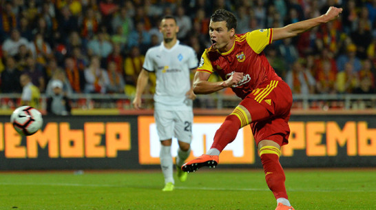 Воронежский футболист забил два мяча в матче Премьер-лиги