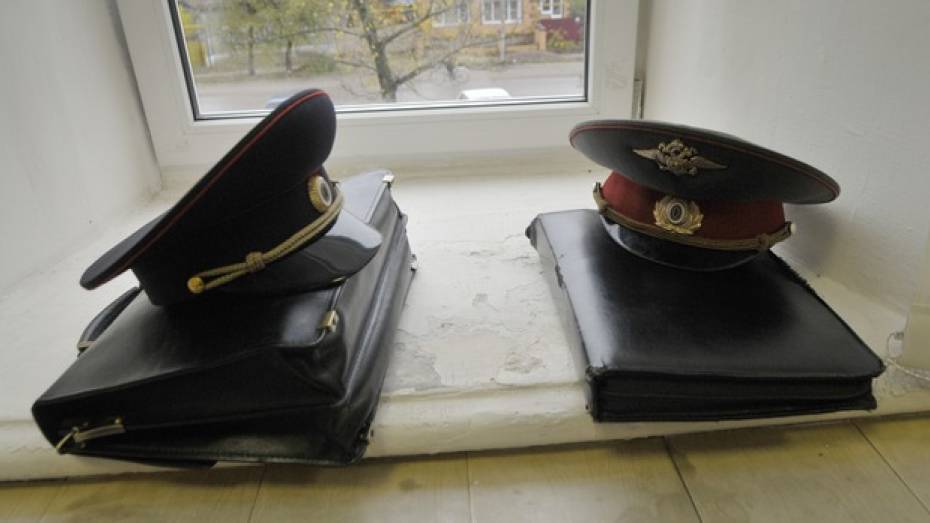 В Воронежской области начальник отдела полиции вымогал деньги у подчиненного