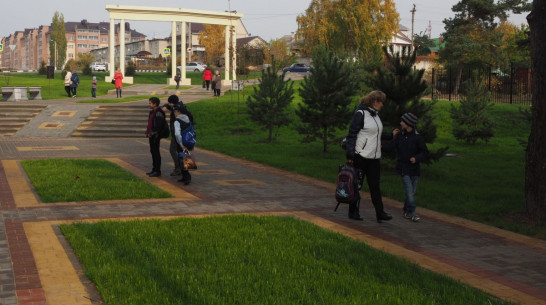 В Лисках открыли первую очередь благоустроенного сквера