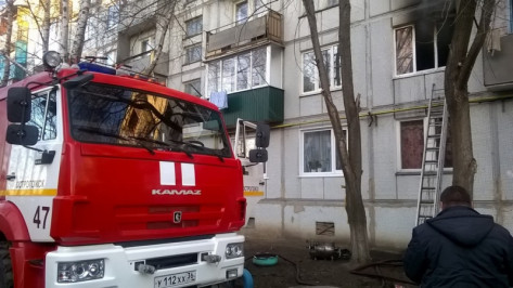Семья попала в больницу после пожара в воронежской квартире