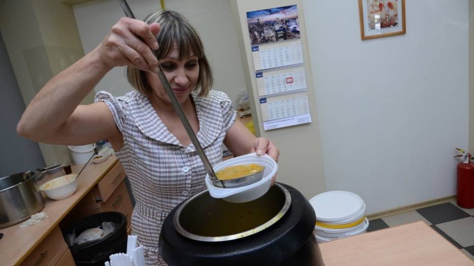 В Воронеже социальную парикмахерскую и прачечную за месяц посетили более 100 человек 
