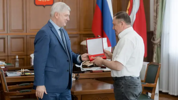 Губернатор Александр Гусев поздравил с юбилеем директора Воронежского заповедника