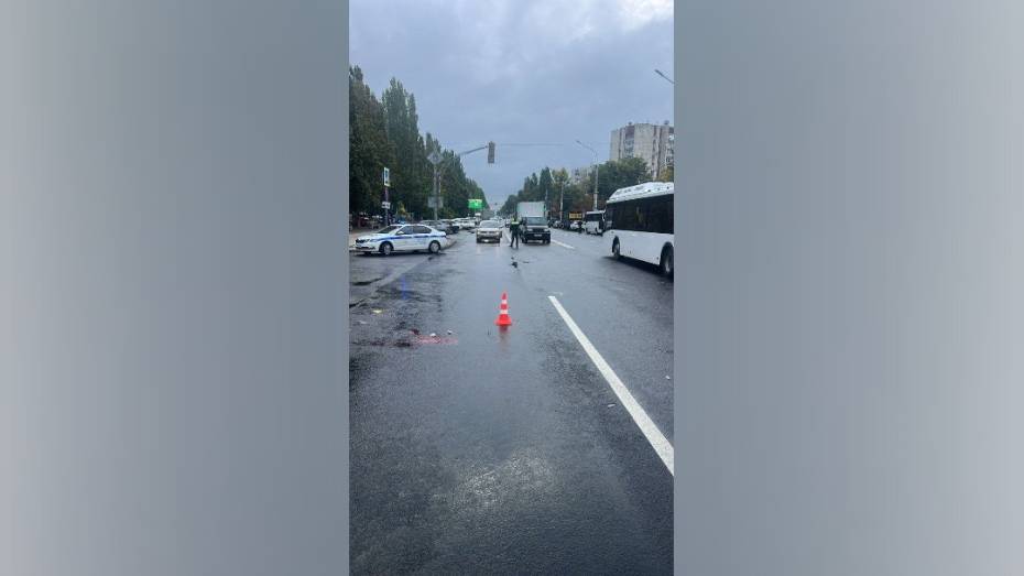 BMW насмерть сбил 60-летнего пешехода на улице Димитрова в Воронеже