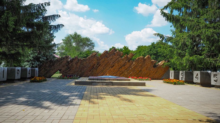 Мемориал погибшим в годы ВОВ реконструируют в селе Лискинское
