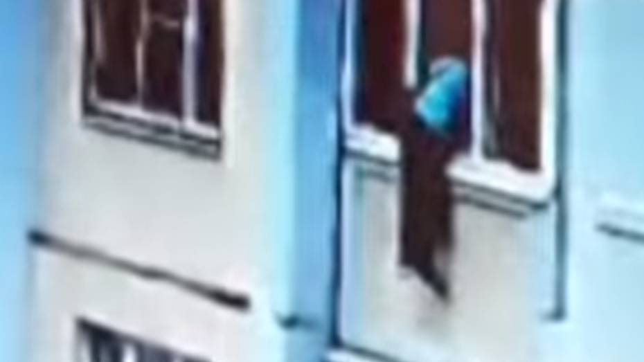 Обокравшие 14 квартир воронежцы попали на видео
