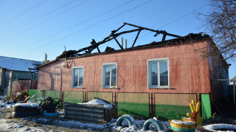 В Острогожске две семьи остались без жилья из-за пожара