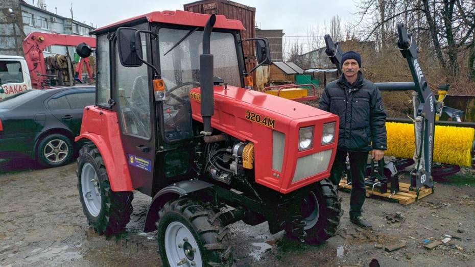 В Новой Усмани для уборки улиц приобрели мини-трактор «Беларус»