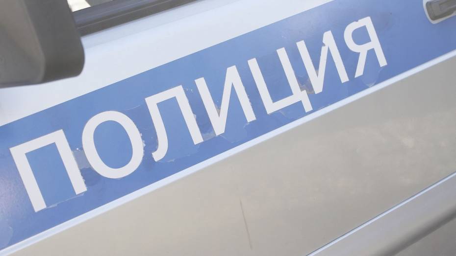В Воронеже грабитель расстрелял такси из двуствольного ружья