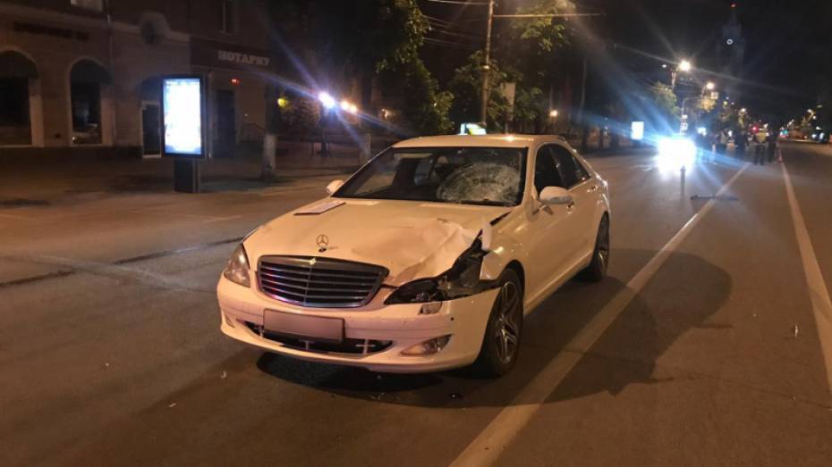 Очевидцы: в Воронеже водитель Mercedes насмерть сбил женщину
