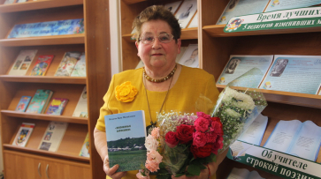 Жительница Боброва выпустила первый сборник стихотворений к своему юбилею