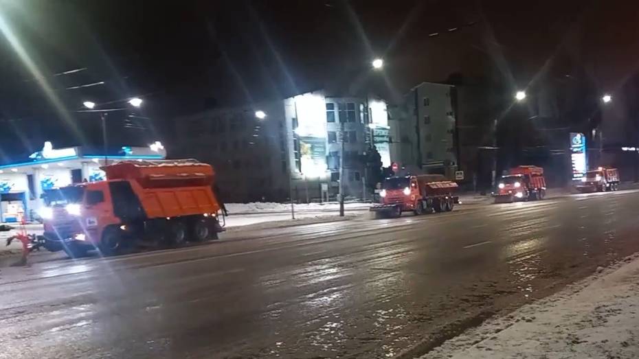В ночь на 12 января с улиц Воронежа убрали более 3,4 тыс кубометров снега