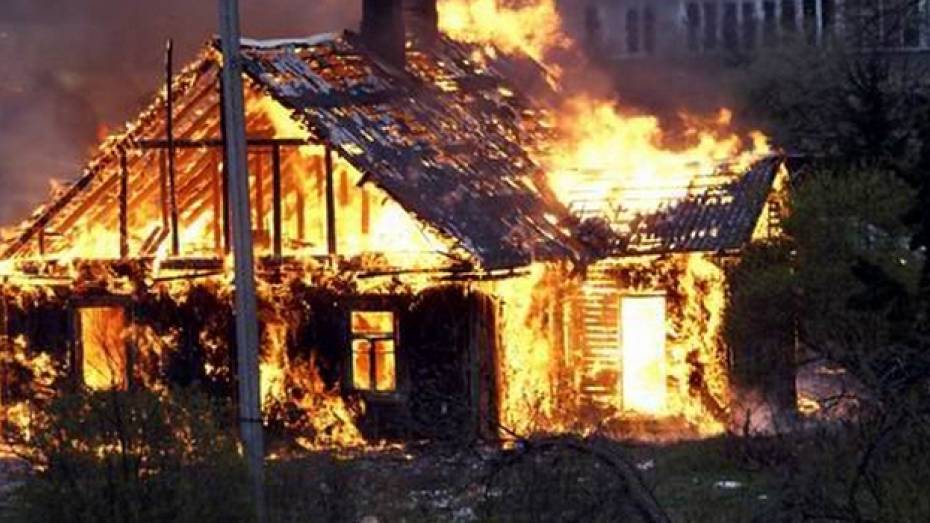 Из-за пожара в жилом доме Богучара погиб 67-летний мужчина