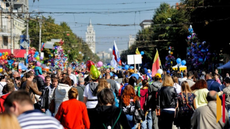 Исследование Билайн Adtech: День города в Воронеже усиливает поток к кафе и ресторанам, но не гарантирует рост покупок