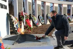 Мемориал павшим в годы ВОВ благоустроили в Терновке местные активисты