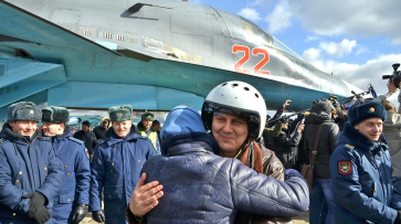 Фото РИА «Воронеж». Как встретили вернувшихся из Сирии летчиков