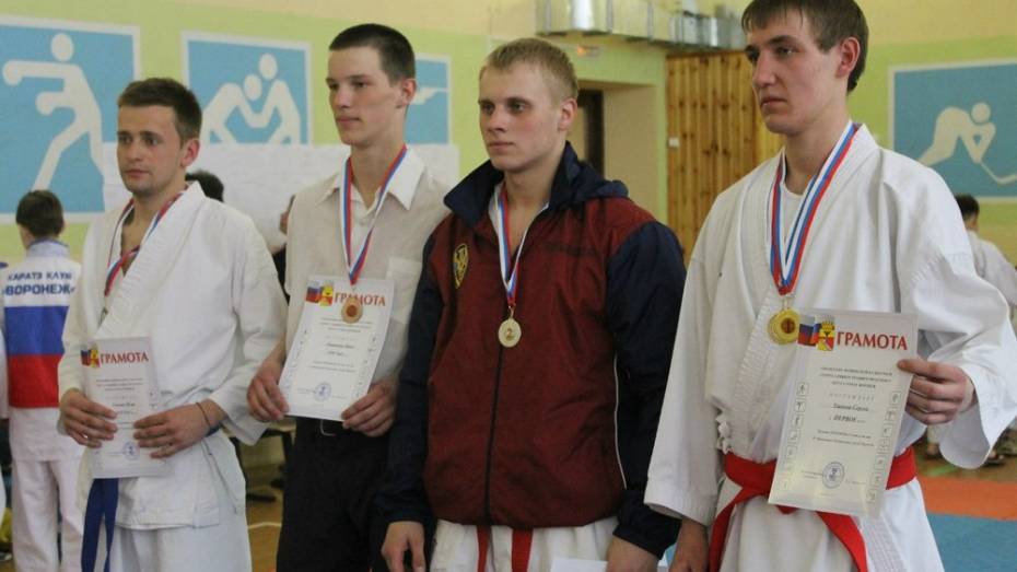 Хохольские каратисты завоевали более 20 медалей на областных соревнованиях 