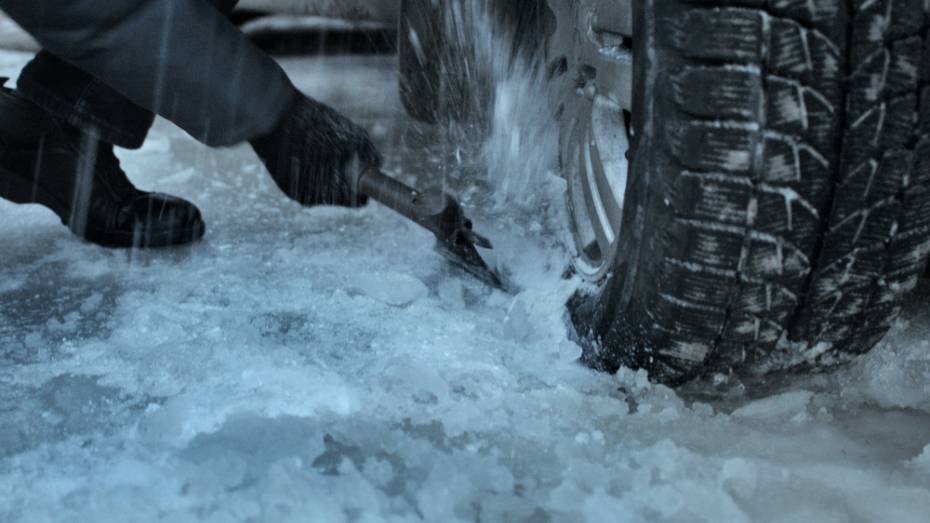 Воронежских водителей призвали быть осторожными на обледеневшей дороге